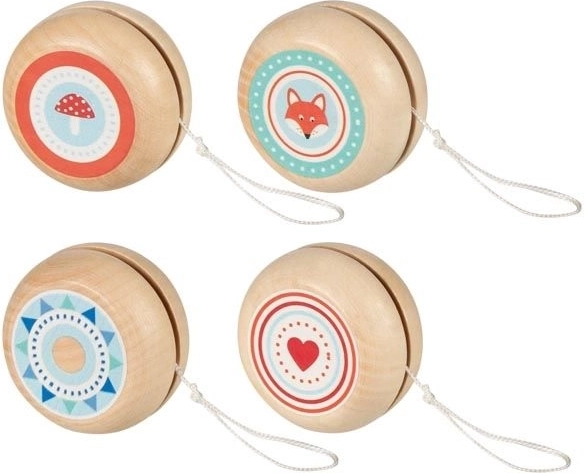 Natūrali mediena ir žaismingas dizainas