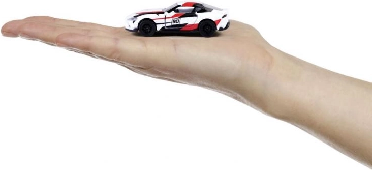 Kompaktiškas 7,5 cm dydis ir mastelis 1:64