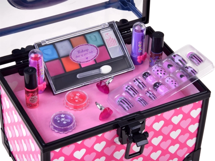 Pilnas rinkinys mažajai vizažistei