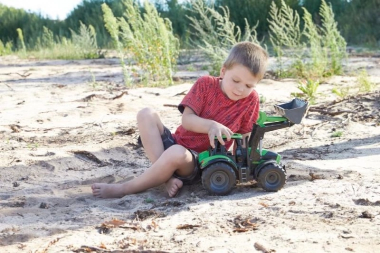 Patvarus palydovas smėlio dėžei ir sodui