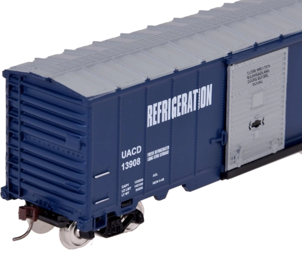 Sklandi eiga dėl metalinių ratų