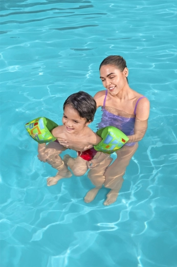 Safe support for learning to swim