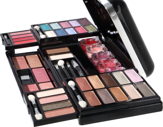 Tobulas veido ir lūpų užbaigimas