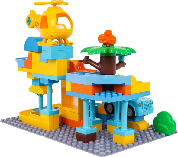 Sraigtasparnis ir automobiliukas su angomis kamuoliukams