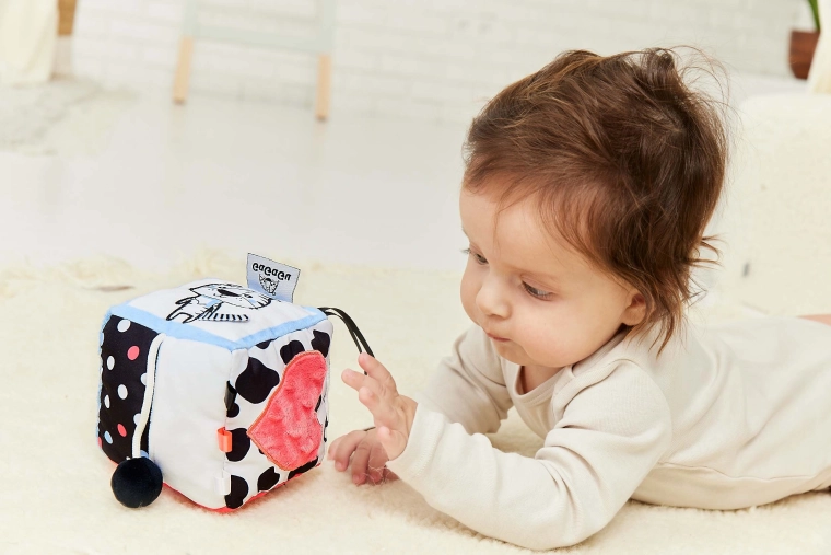 Kišenėlė su kamuoliuku ir saugus veidrodėlis