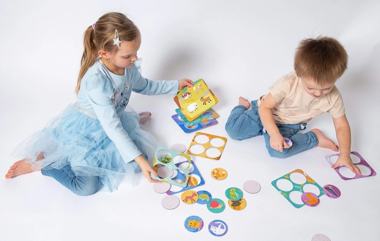 Dideli žetonai ir tvirtos lentos mažoms rankutėms