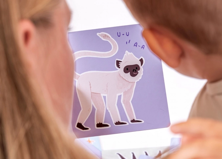 Garsų mėgdžiojimas kaip pirmasis žingsnis į kalbą