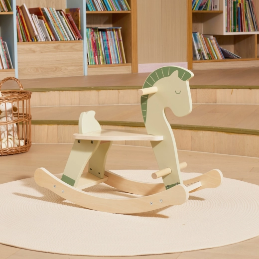 Stabili medinė konstrukcija saugiam supimuisi