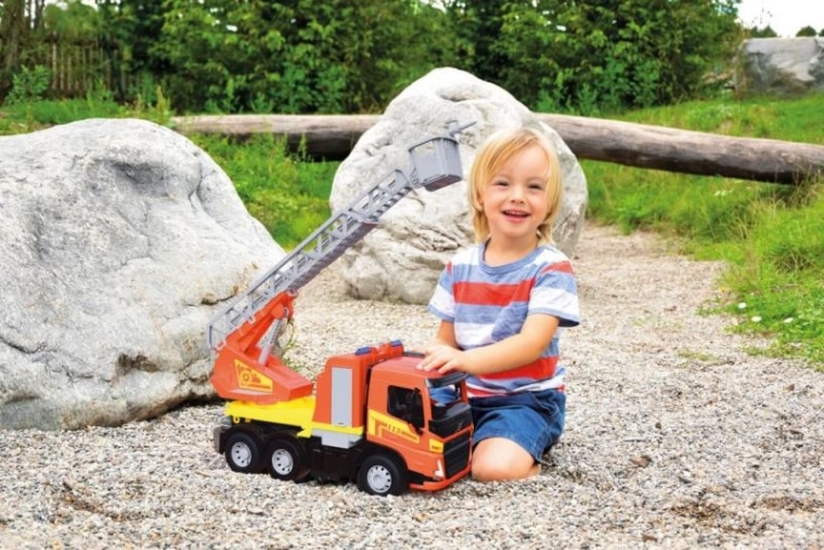 Patvari konstrukcija, paruošta žaidimams lauke