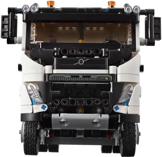 Autentiškas VOLVO FMX su funkcionalia kabina ir varikliu