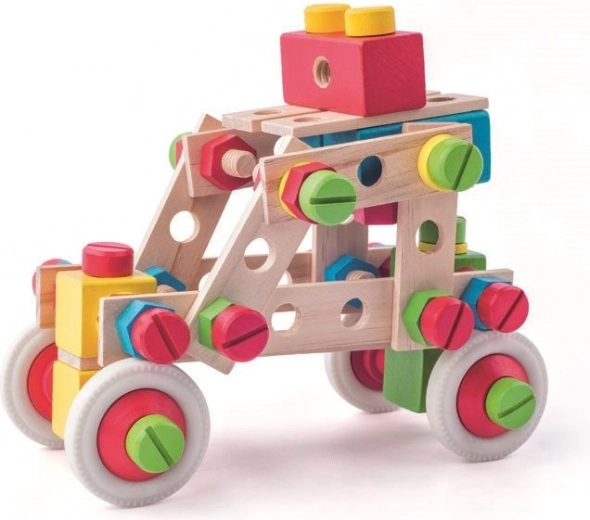 Mokymasis žaidžiant: mediena ir spalvotos jungtys