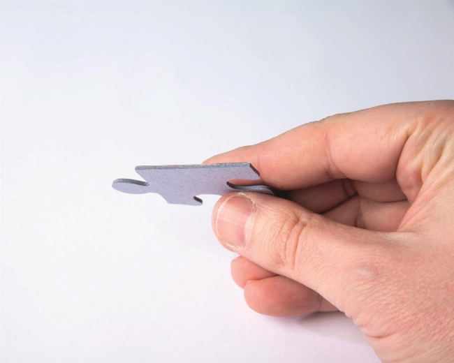 Tiksliai priglundančios dalys sklandžiam dėliojimui