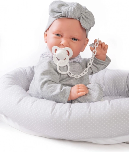 Čiulptukas su grandinėle ir suderinta apranga