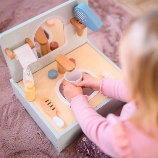 Promotes creative play