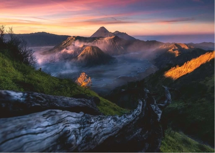 Realistic colors and a breathtaking Mount Bromo motif