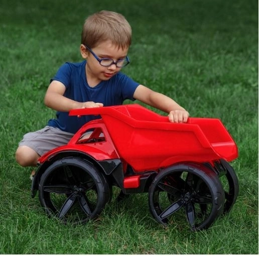 Light but sturdy construction for outdoor play