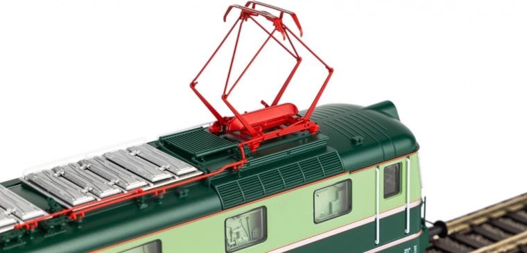 Realistic roof and pantographs