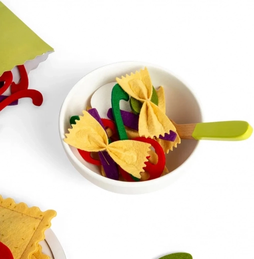 Soft felt ingredients support sensory play