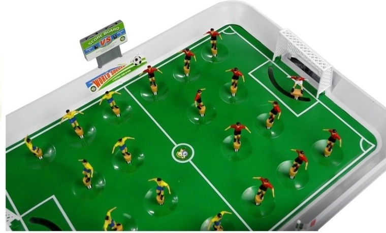 22 žaidėjai ir aktyvus vartininkas