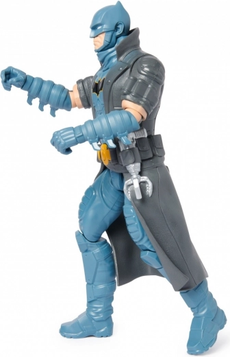 Išsami šarvuotė ir ikoniškas apsiaustas