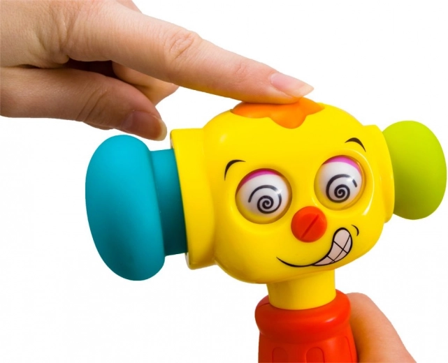 Juokingas veidas keičia išraišką