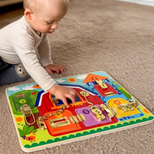 Patvari medinė konstrukcija ir saugios spalvos