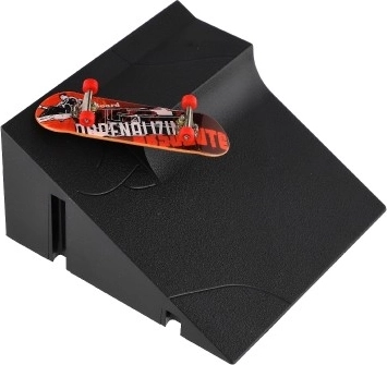 Lygi plastikinė rampa triukams