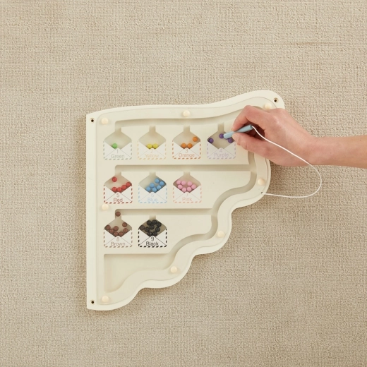 Saugaus tvirtinimo prie sienos konstrukcija