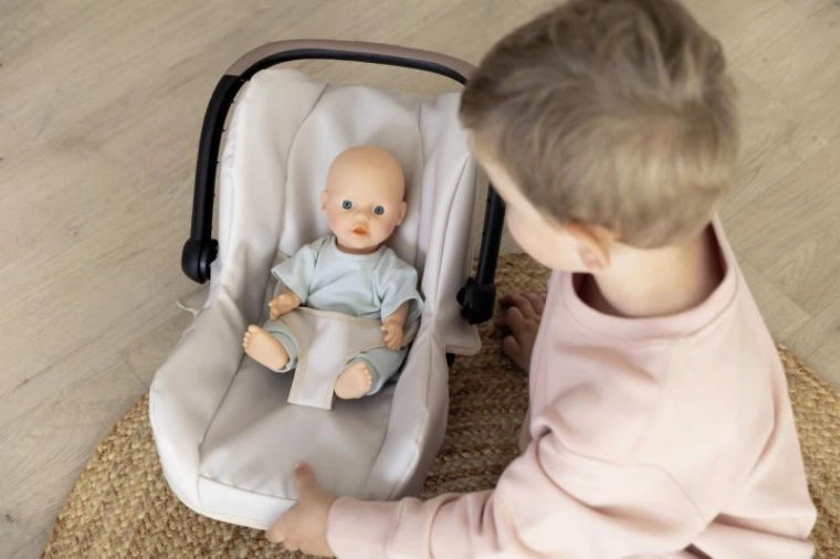 Saugus lėlės prisegimas