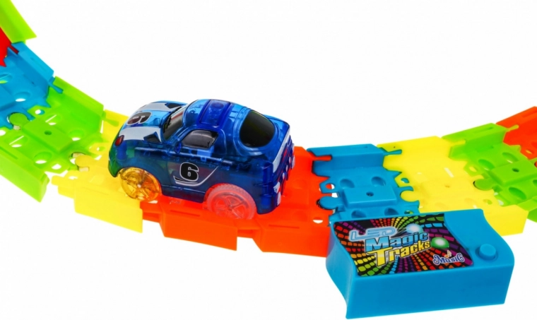 Šviečia tamsoje ir spindi LED efektais