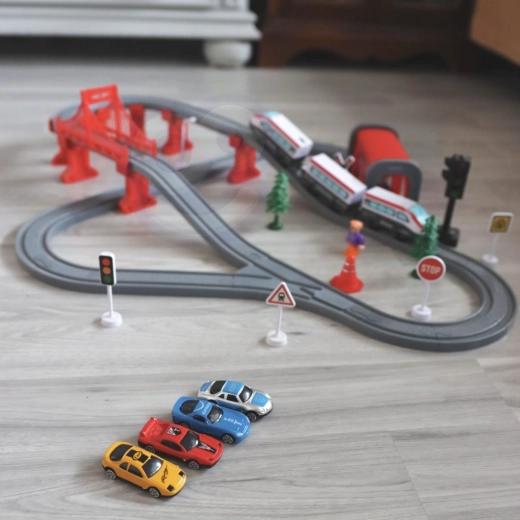 Easy assembly and interactivity