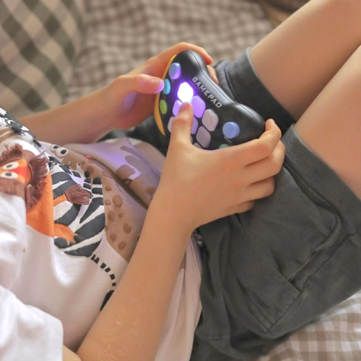 Šviečiantys mygtukai ir įspūdingas LED apšvietimas