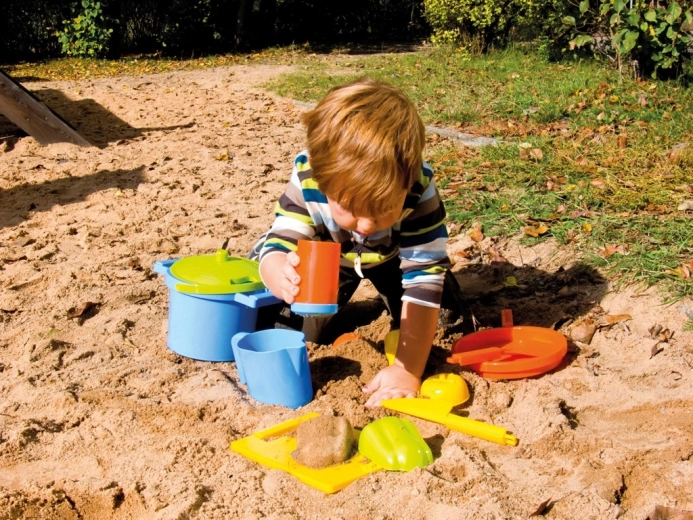 Puikiai tinka žaidimams smėlio dėžėje ir paplūdimyje