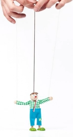Moveable arms thanks to strings