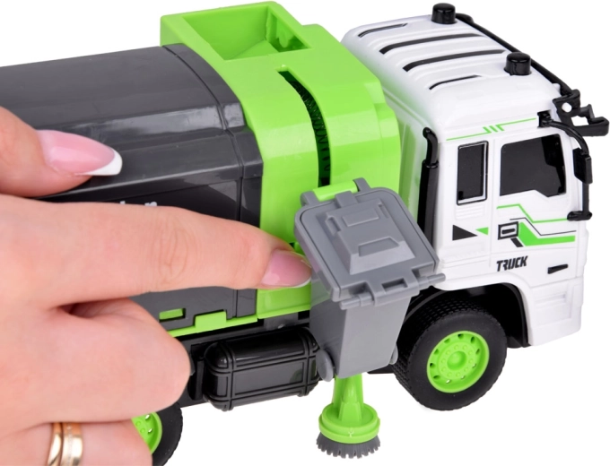 Pakeliamas krepšys ir atidaromas galinis dangtis