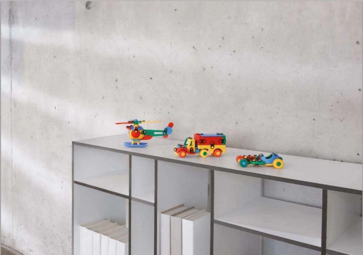 Spalvingas modelis, išsiskiriantis ir ant lentynos