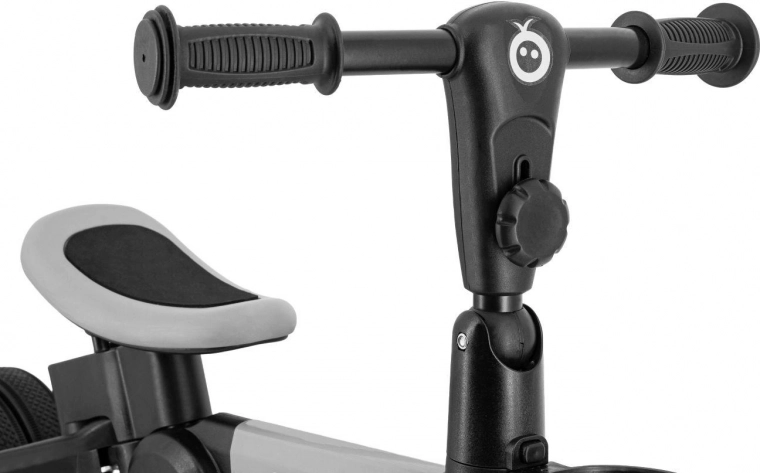 Grows with your child thanks to adjustable seat