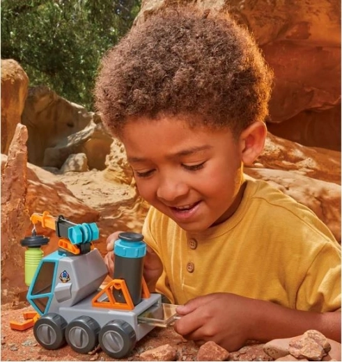 Suitable for outdoor and indoor play