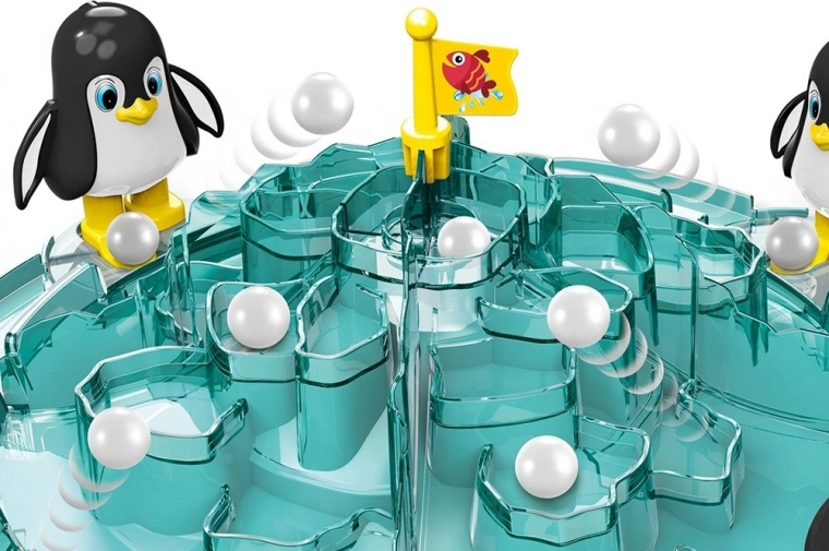 Ledinė kalva su tikslo vėliava