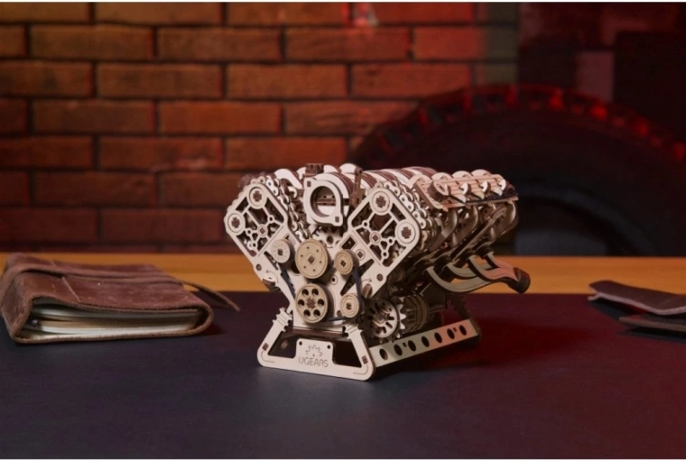 Realistiška V8 variklio simuliacija