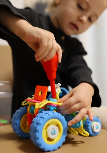 Intuityvi varžtų sistema lengvam surinkimui