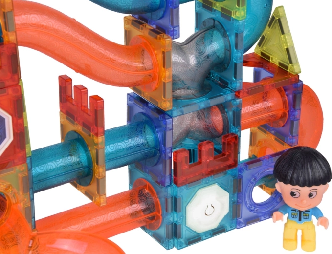 Šviečianti rutuliukų trasa, kuri linksmina ir moko