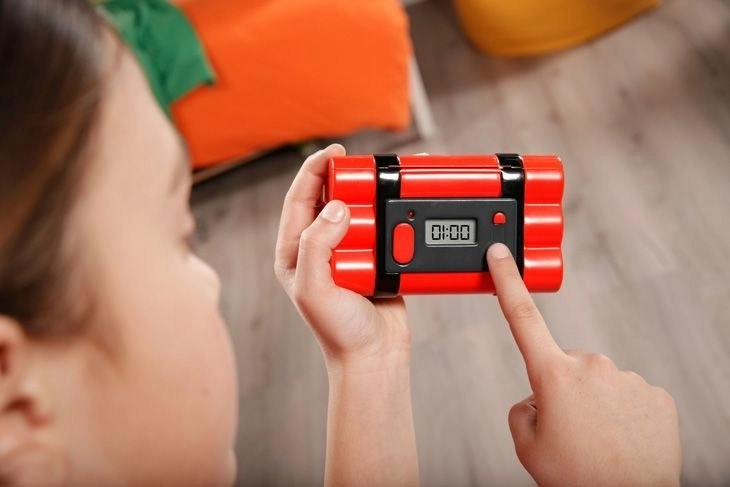 Interactive bomb with countdown