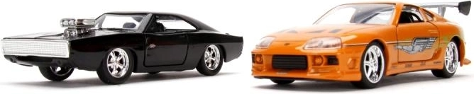 Metalinė kėbulo dalis, guminės padangos