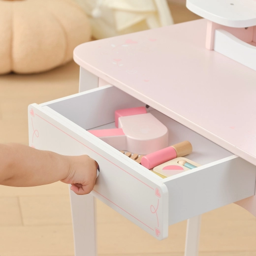 Praktiškas stalčius ir lentynėlės