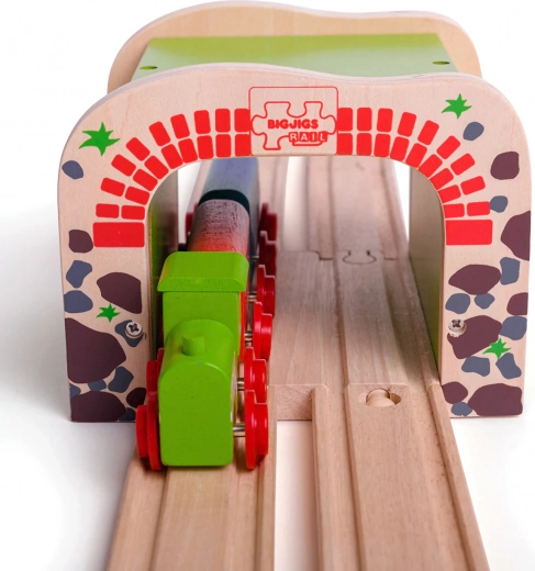 Suderinamas su dauguma medinių geležinkelio rinkinių