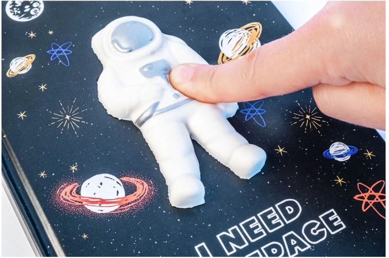 Minkštas 3D „squishy“ astronautas ant viršelio