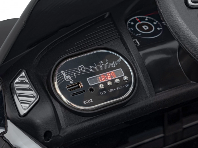 Muzika ir šviesos kaip tikrame automobilyje