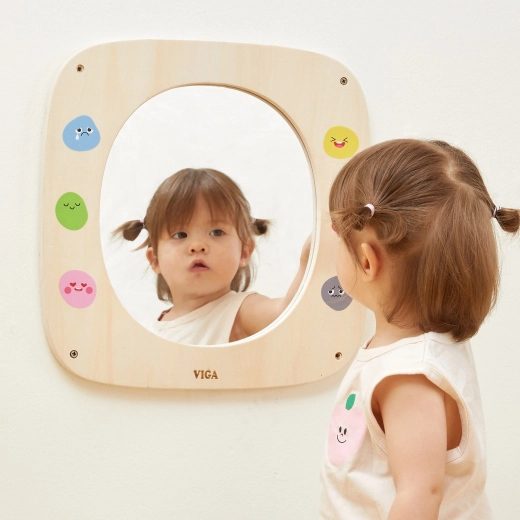 Žaismingi emotikonai emocijų pažinimui