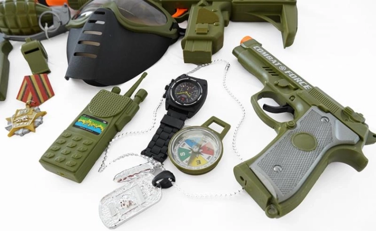 Pistole su baterijomis veikiančiais efektais